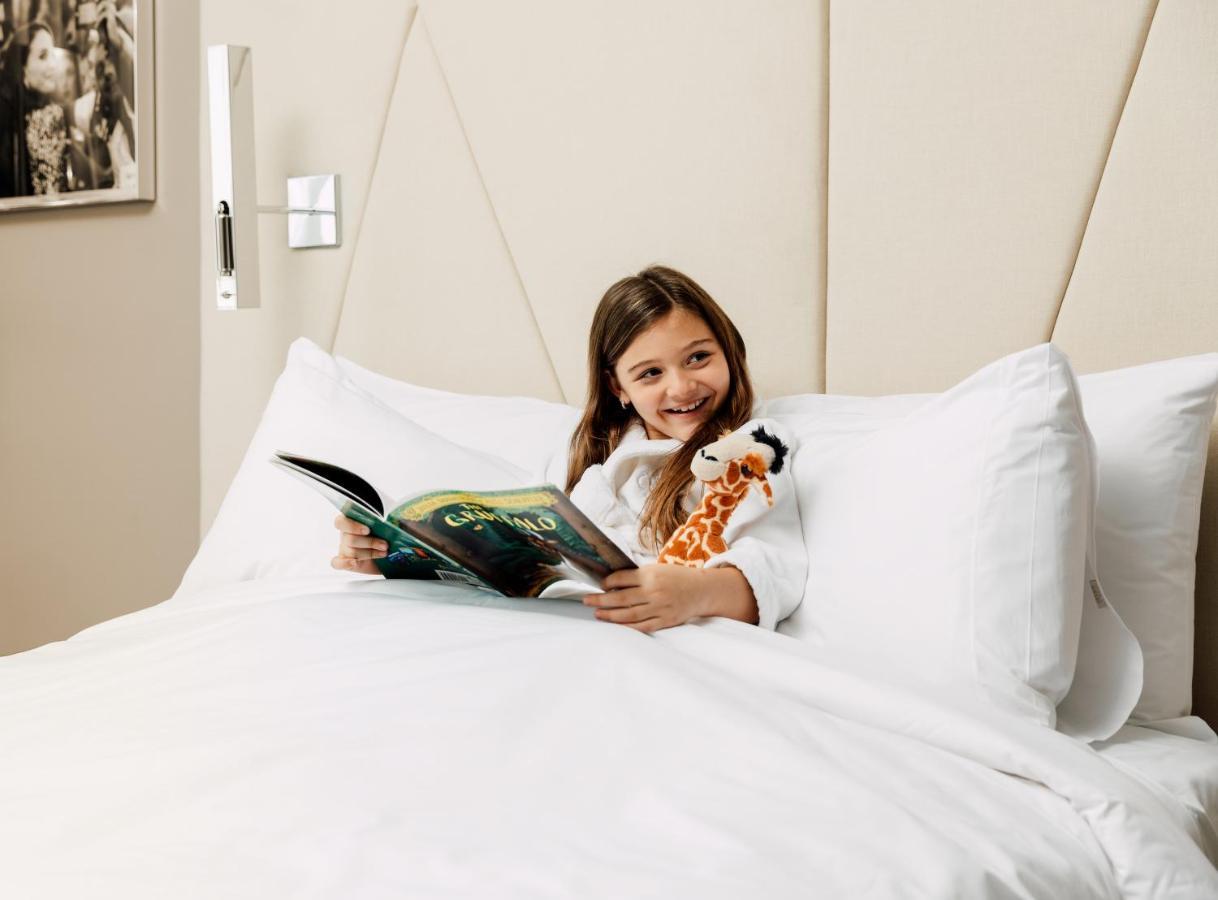 Ette Luxury Hotel & Spa Four Corners Dış mekan fotoğraf A child in a hotel room