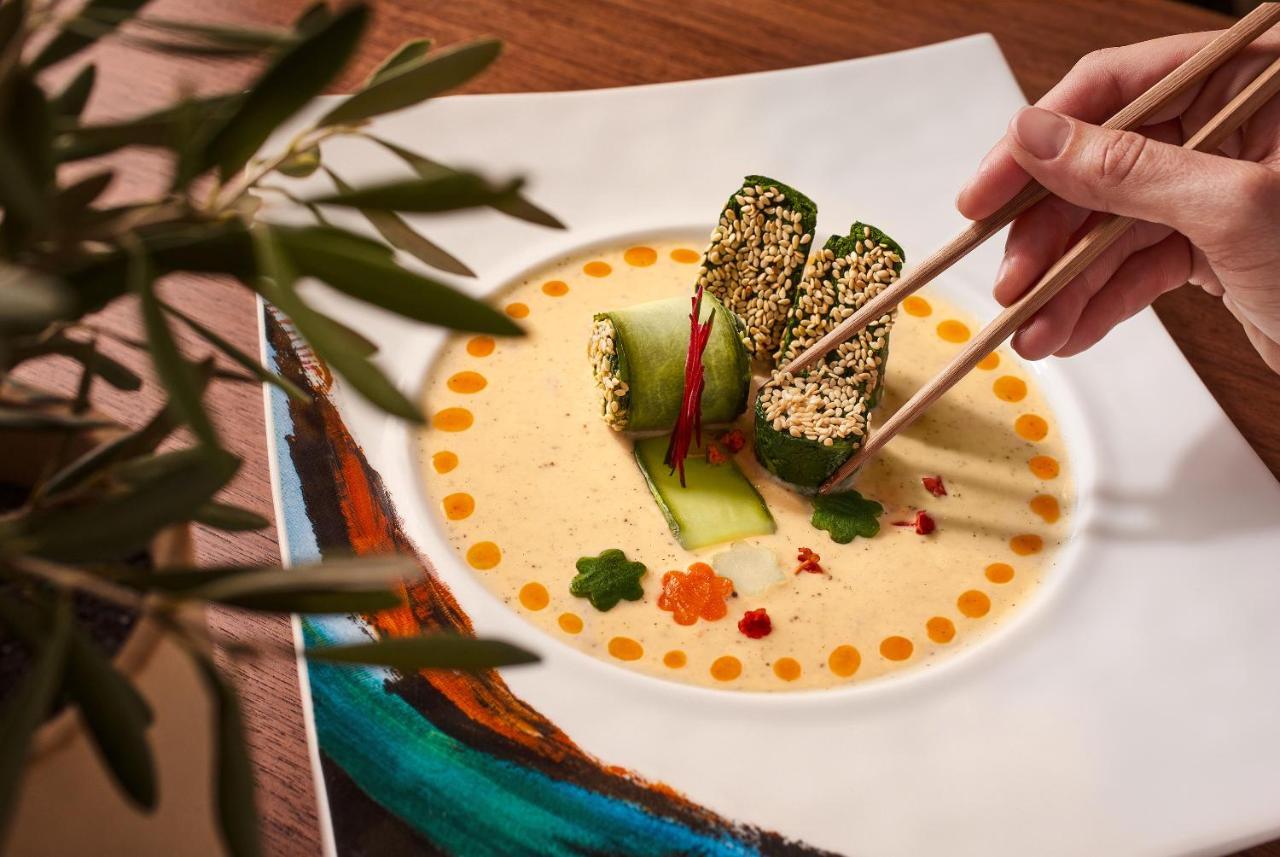 Ette Luxury Hotel & Spa Four Corners Dış mekan fotoğraf A bowl of Thai soup with sesame-coated tofu