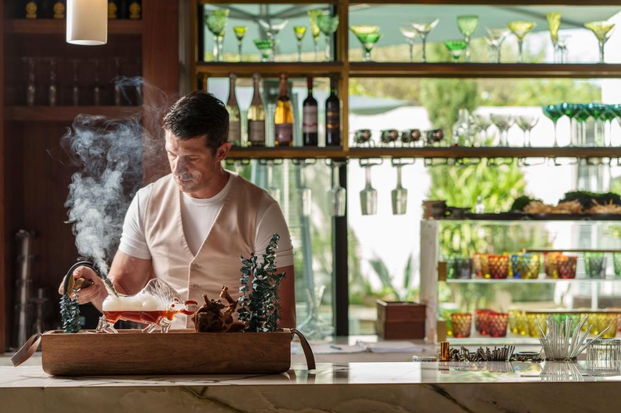 Ette Luxury Hotel & Spa Four Corners Dış mekan fotoğraf A chef preparing a meal