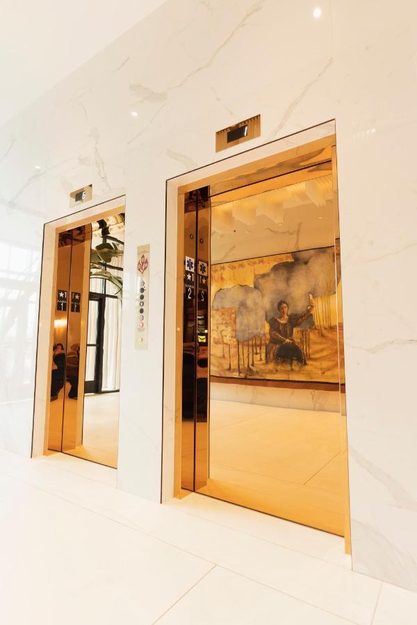 Ette Luxury Hotel & Spa Four Corners Dış mekan fotoğraf The elevators at the Ritz-Carlton, Dubai